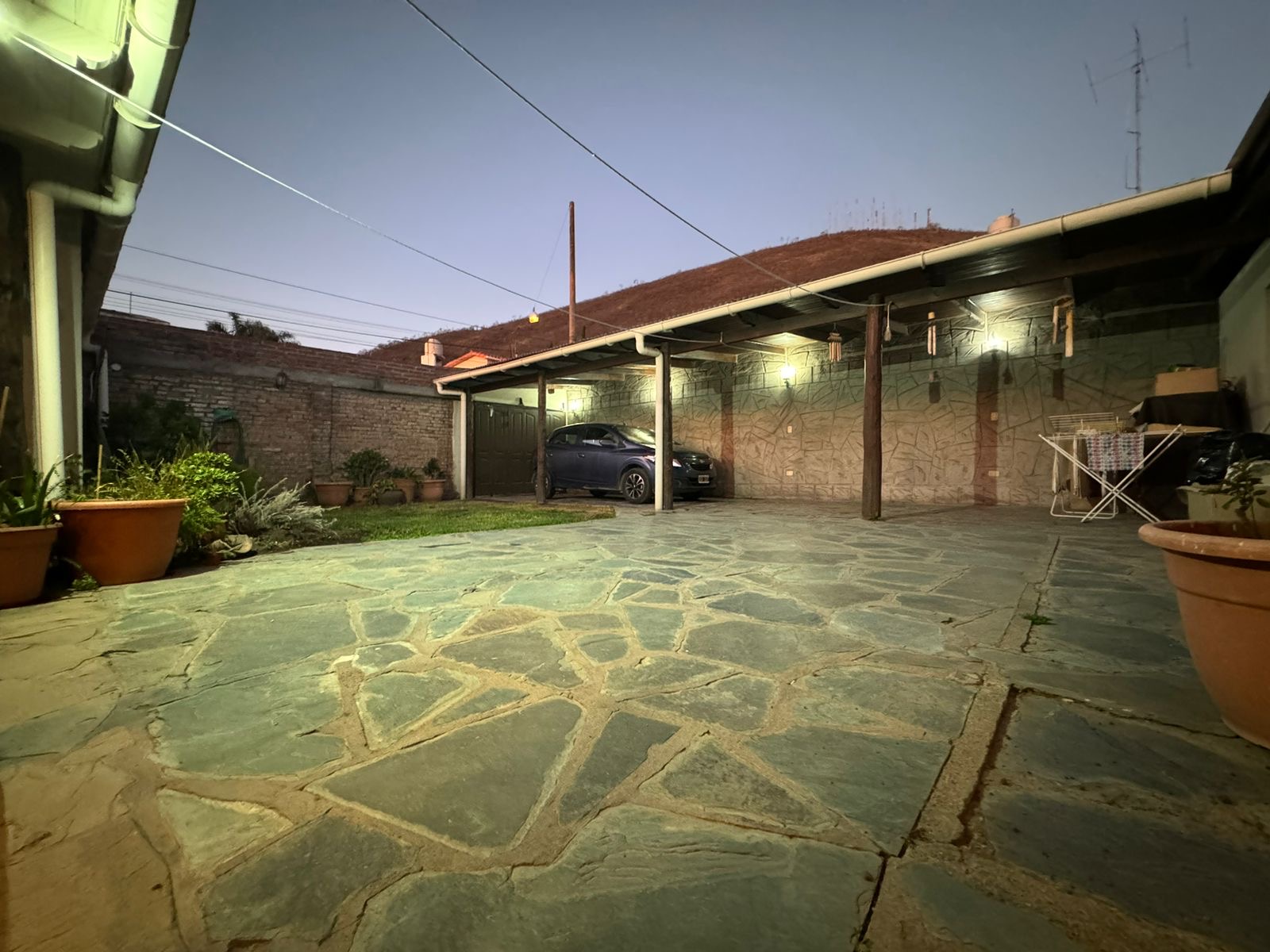 8e610702-b33b-4a3c-aad3-c1a34edd58b8