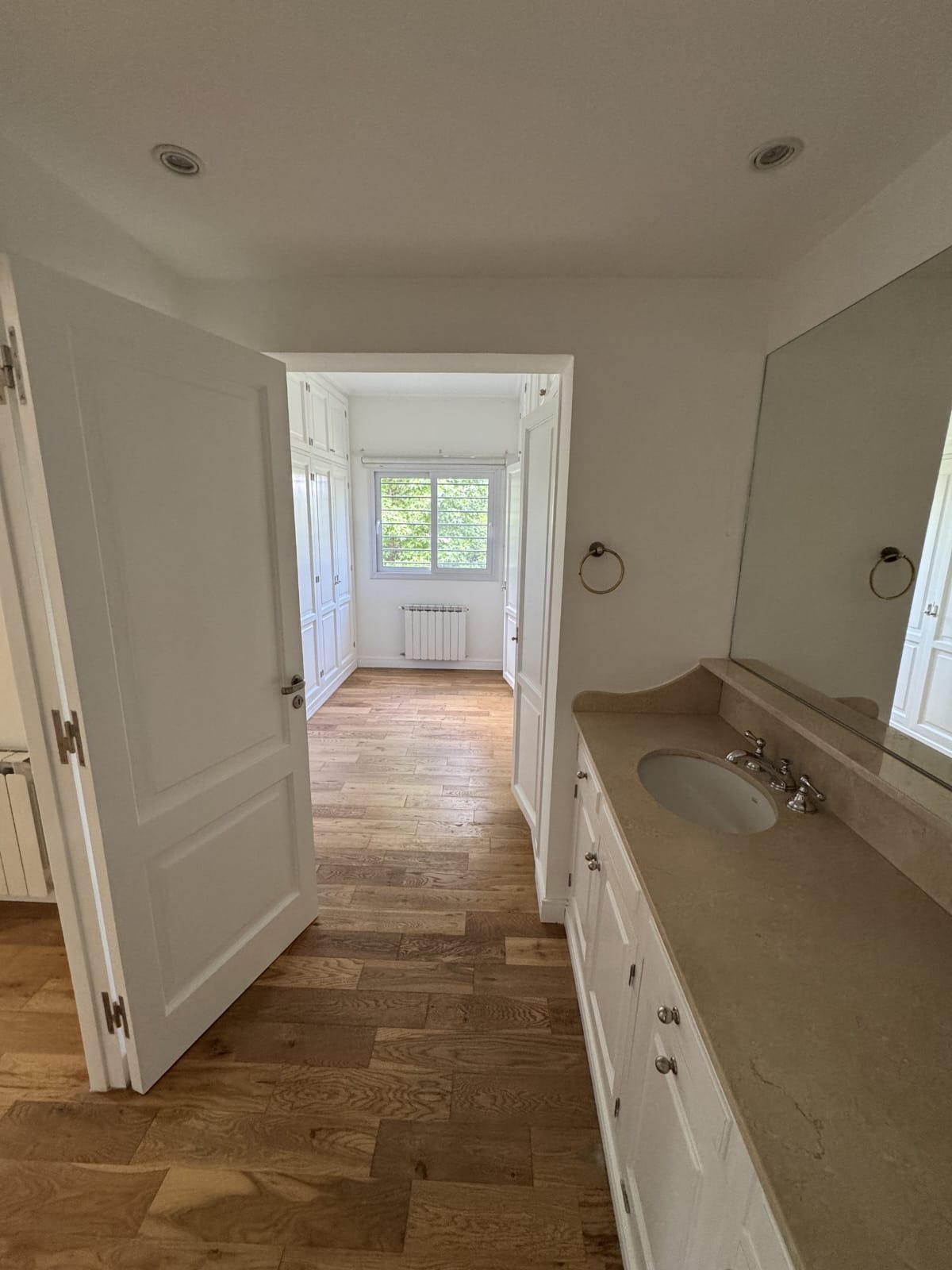 e435febf-907c-4ac3-b37d-c120b1cd5e9e