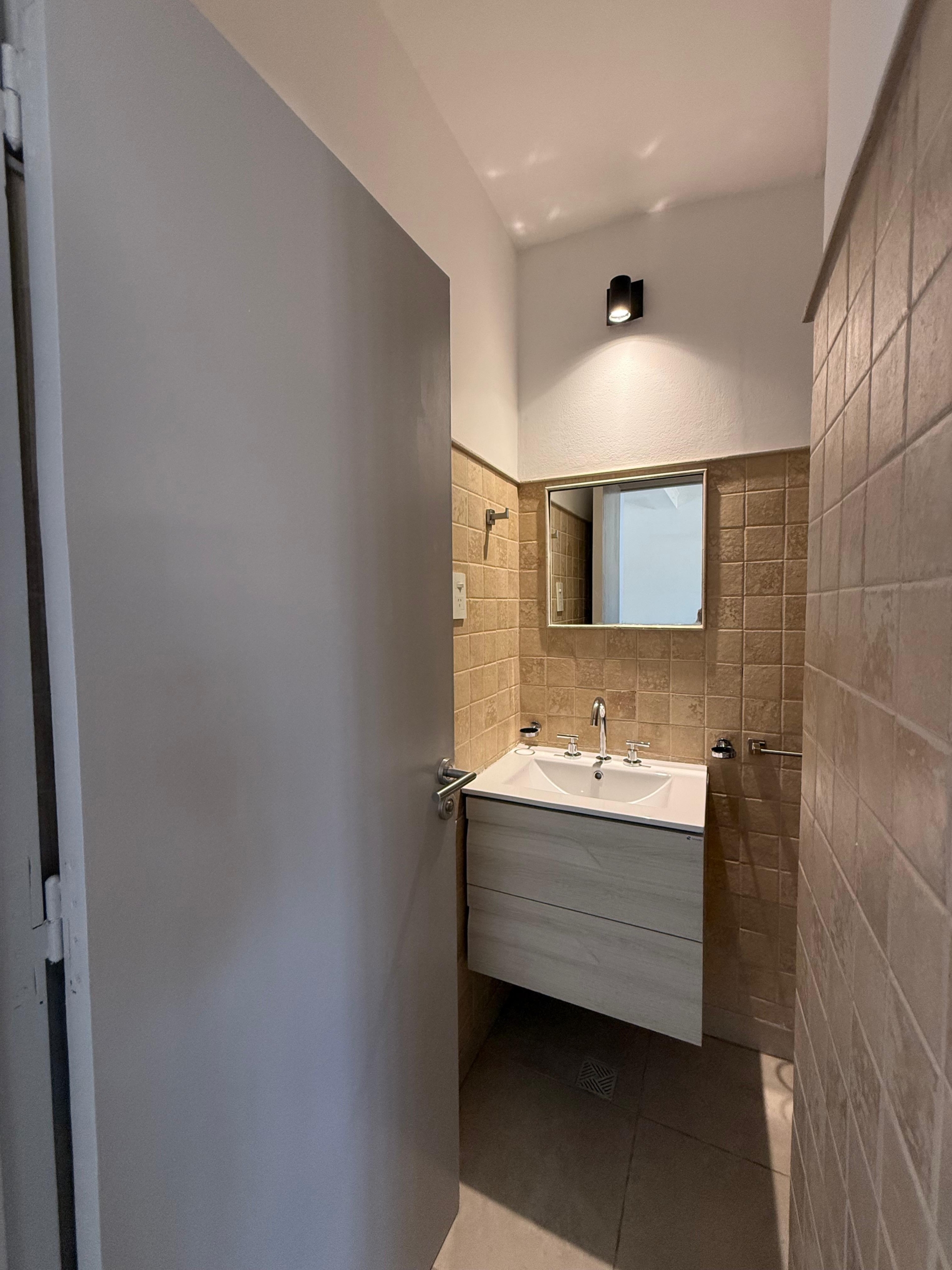 30b11bc0-8094-445c-afac-d05d1cab9c02