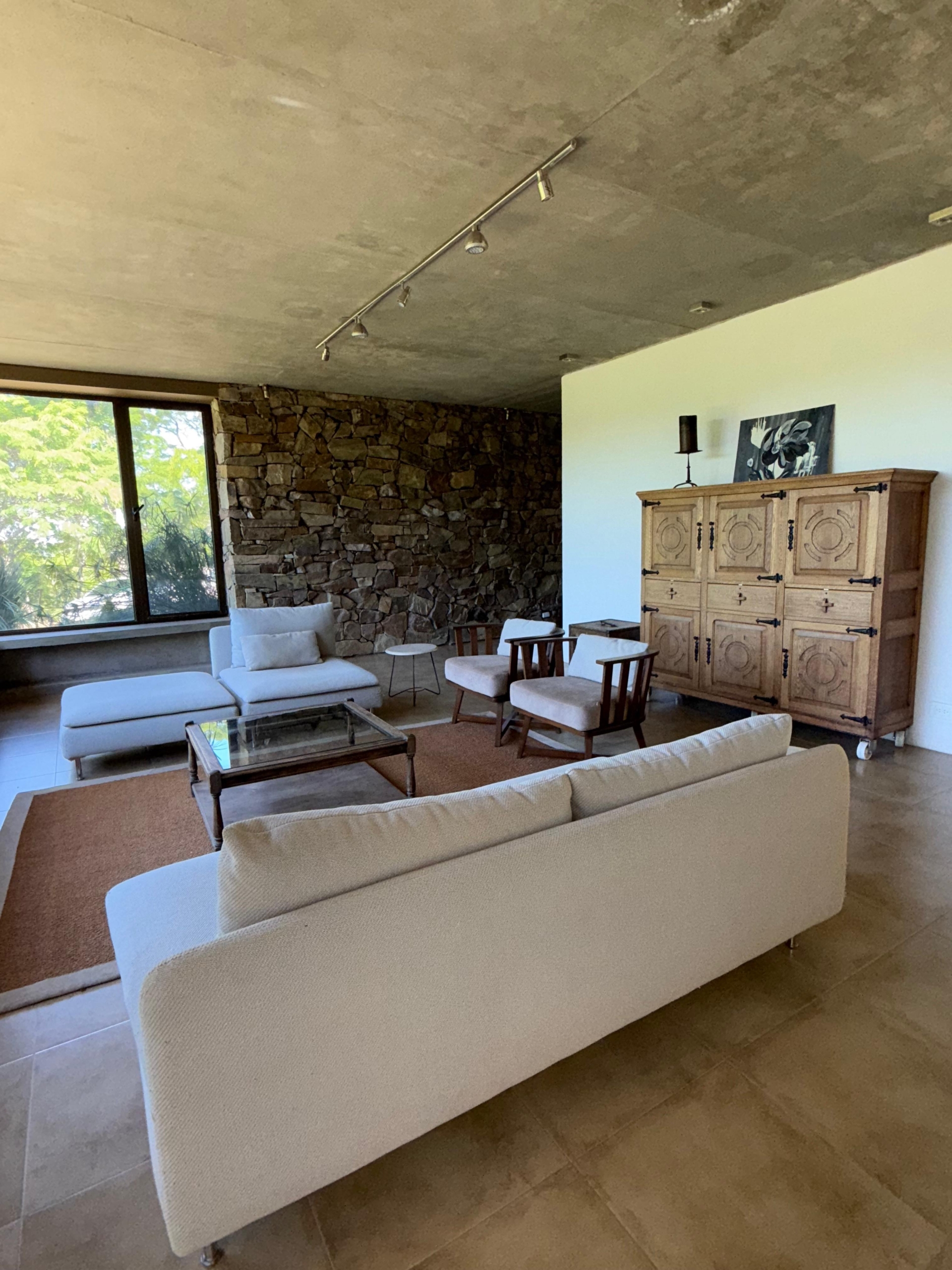 5ea85172-47b4-408e-837f-372f8adacd05