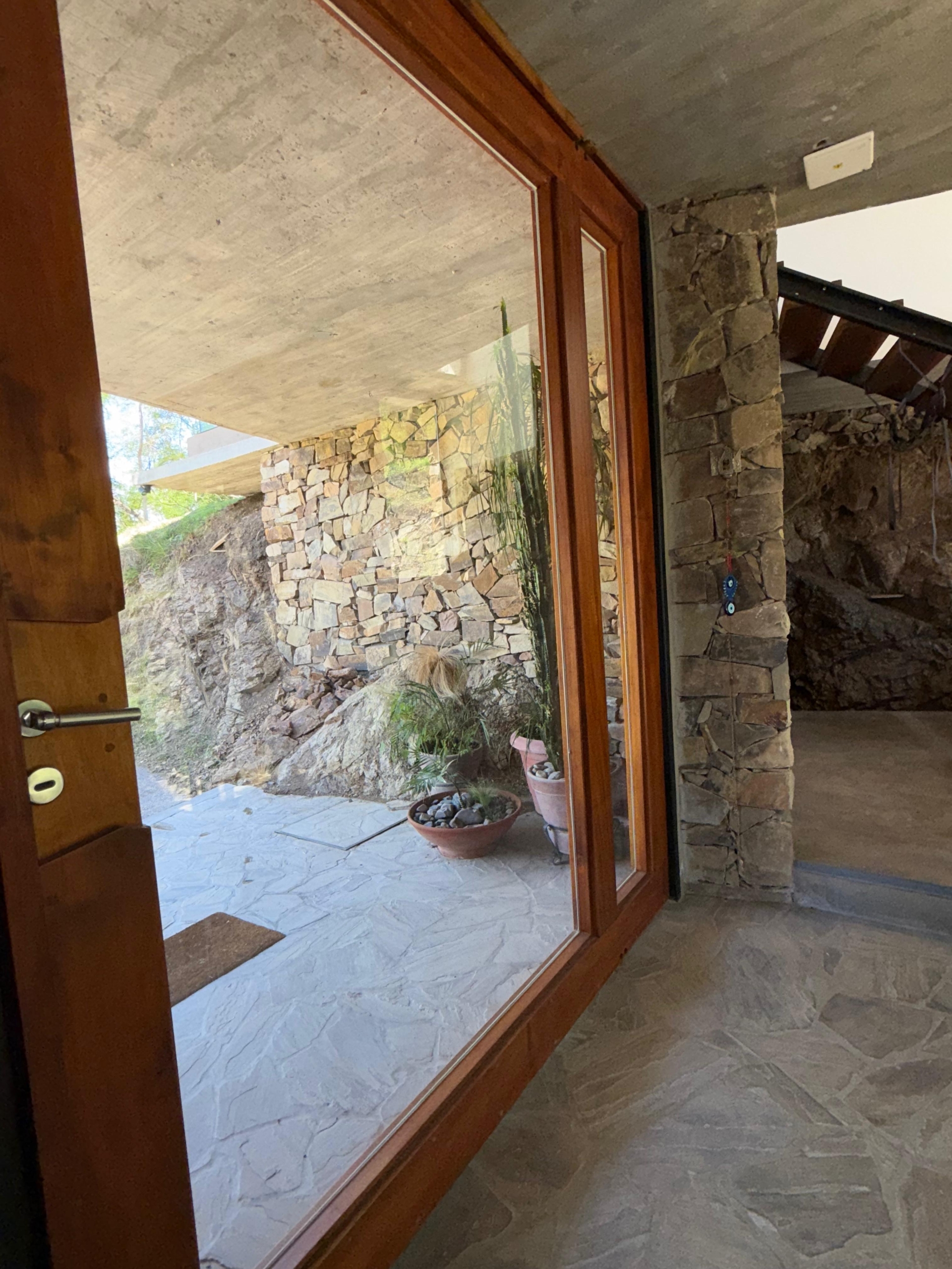 69645b0e-e3b8-43ab-95c2-1b875e8e711b